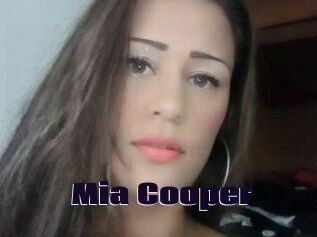 Mia_Cooper