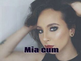 Mia_cum