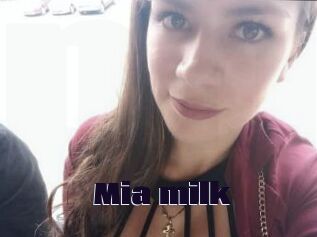 Mia_milk